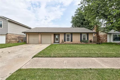 513 W Forster Dr, Mustang, OK 73064