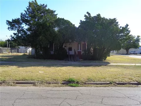 400 N Lee, Altus, OK 73521 photo 1