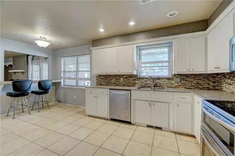 3801 N Bryan Ave, Bethany, OK 73008 photo 11