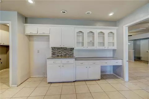 3801 N Bryan Ave, Bethany, OK 73008 photo 9