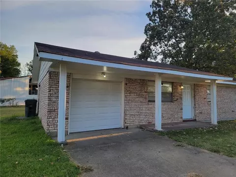 1602 S Delta Ct, Idabel, OK 74745 photo 2