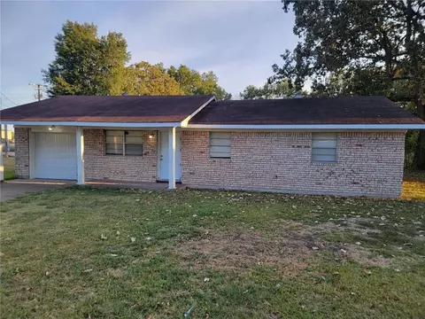 1602 S Delta Ct, Idabel, OK 74745 photo 3
