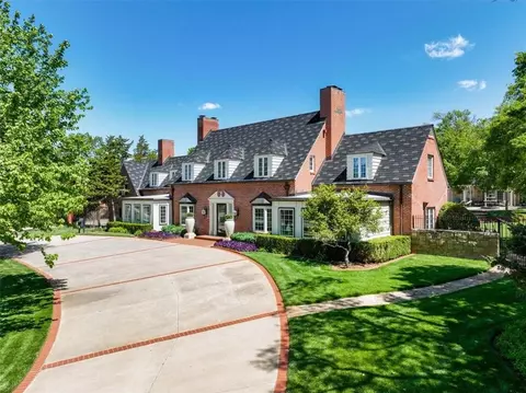 6713 NW Grand Blvd, Nichols Hills, OK 73116