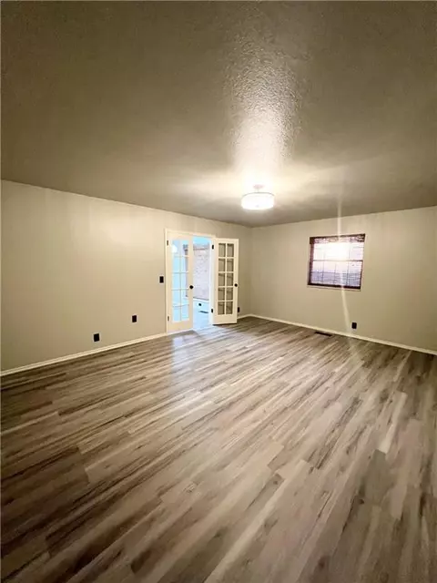 109 E Vail Dr, Yukon, OK 73099 photo 4