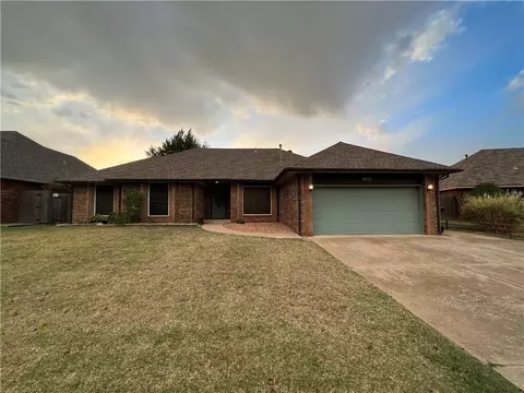109 E Vail Dr, Yukon, OK 73099 photo 1