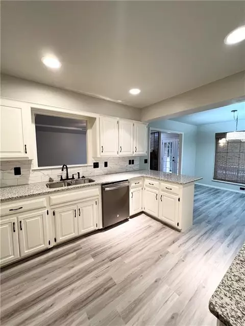 109 E Vail Dr, Yukon, OK 73099 photo 8