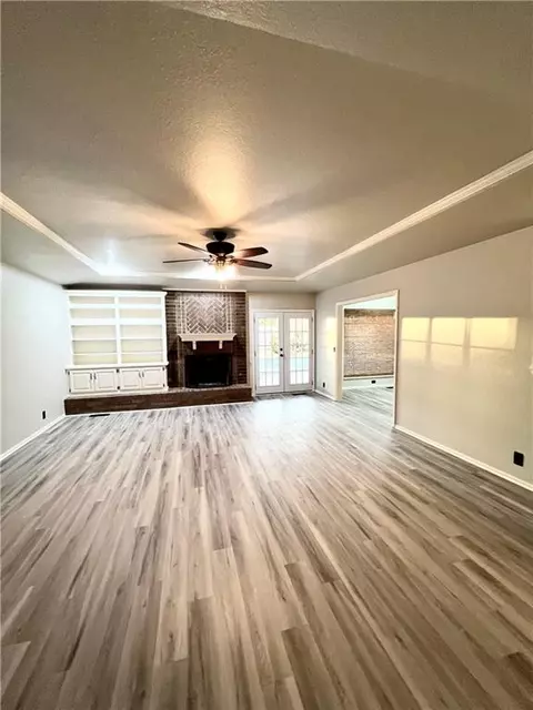 109 E Vail Dr, Yukon, OK 73099 photo 2