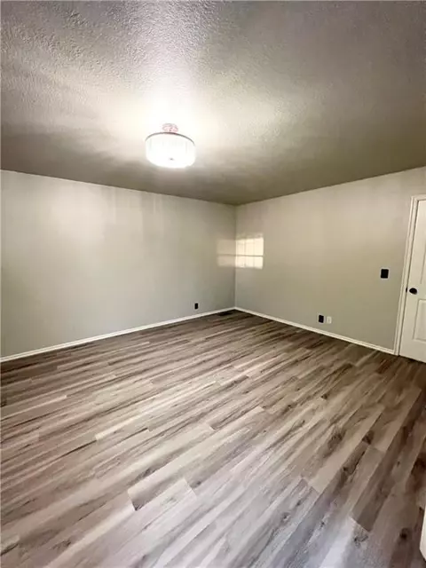 109 E Vail Dr, Yukon, OK 73099 photo 5
