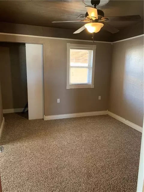 306 S Main St, Thomas, OK 73669 photo 4