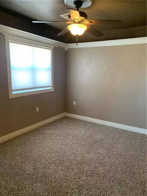 306 S Main St, Thomas, OK 73669 photo 3