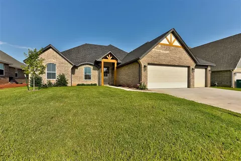 309 Braxton Way, Yukon, OK 73099