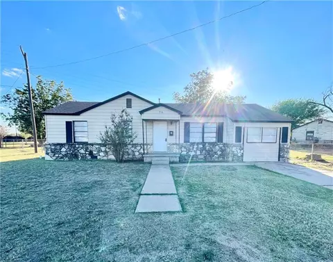 716 E Nona St, Altus, OK 73521 photo 1