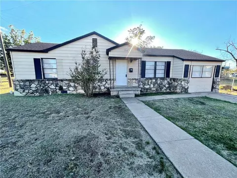 716 E Nona St, Altus, OK 73521 photo 2