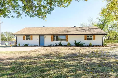 1219 S Agra Rd, Cushing, OK 74023 photo 2