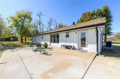 1219 S Agra Rd, Cushing, OK 74023 photo 5