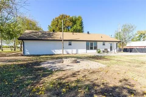 1219 S Agra Rd, Cushing, OK 74023 photo 6