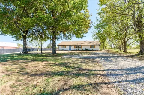 1219 S Agra Rd, Cushing, OK 74023 photo 3