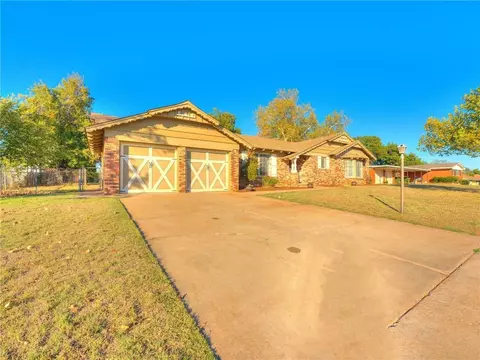 207 E 13th St, Edmond, OK 73034 photo 2