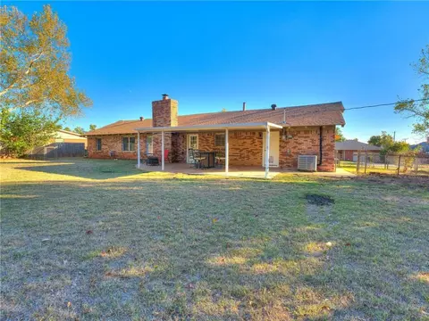 207 E 13th St, Edmond, OK 73034 photo 4