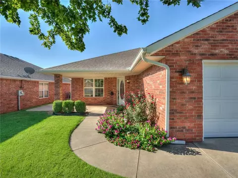 306 Silver Leaf Pl, Tuttle, OK 73089 photo 2