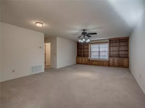 306 Silver Leaf Pl, Tuttle, OK 73089 photo 6