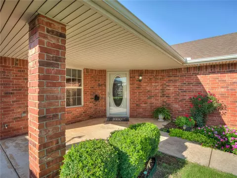 306 Silver Leaf Pl, Tuttle, OK 73089 photo 3