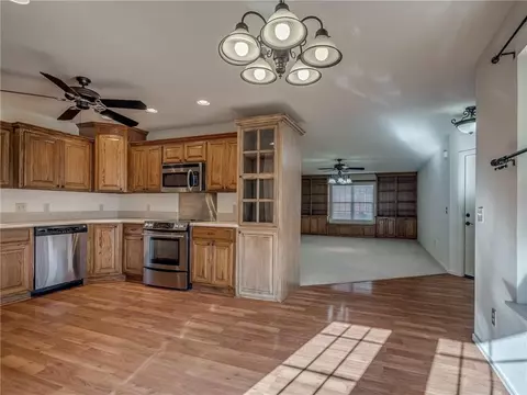 306 Silver Leaf Pl, Tuttle, OK 73089 photo 11