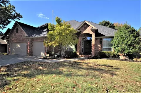800 Cedarbrook Dr, Norman, OK 73072 photo 1