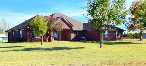 879 Oaklawn Dr, Tuttle, OK 73089 photo 1