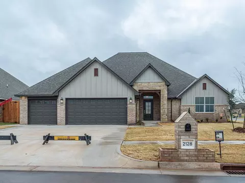 2128 Lago Dr, Moore, OK 73170 photo 1