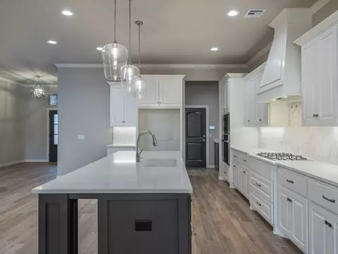 2128 Lago Dr, Moore, OK 73170 photo 13