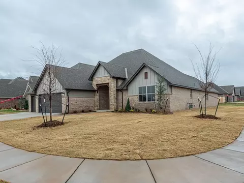 2128 Lago Dr, Moore, OK 73170 photo 4