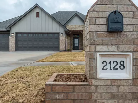 2128 Lago Dr, Moore, OK 73170 photo 2