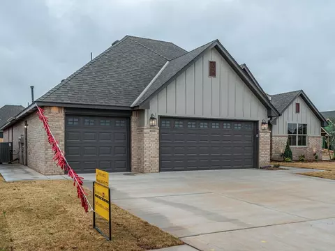 2128 Lago Dr, Moore, OK 73170 photo 5