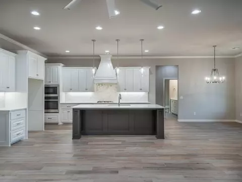 2128 Lago Dr, Moore, OK 73170 photo 10