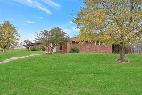 116 Poplar St, Erick, OK 73645 photo 2