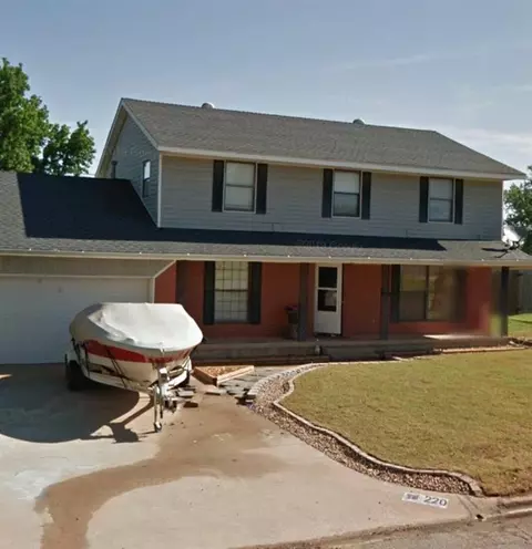 220 Norwood Ct, Watonga, OK 73772