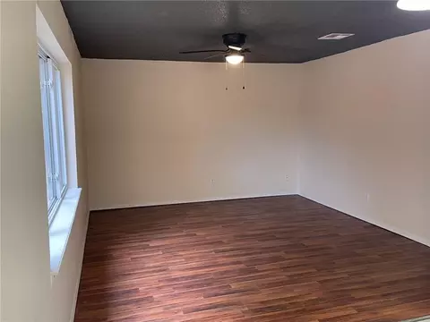 3404 E Noble Dr, Edmond, OK 73034 photo 4