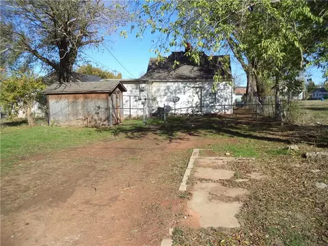 715 E Vilas Ave, Guthrie, OK 73044 photo 3