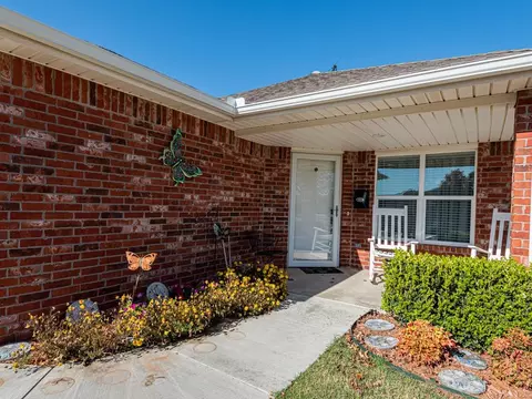313 Silver Leaf Pl, Tuttle, OK 73089 photo 3