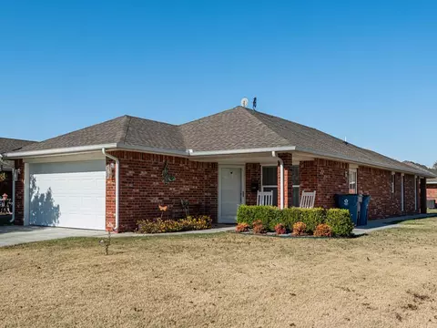 313 Silver Leaf Pl, Tuttle, OK 73089 photo 1