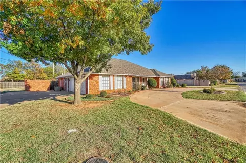 306 William Dr, Altus, OK 73521 photo 4
