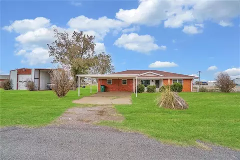 200 W 5th St, Olustee, OK 73560 photo 2