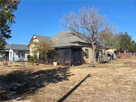 521 E Pecan St, Altus, OK 73521 photo 2