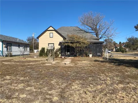 521 E Pecan St, Altus, OK 73521 photo 1