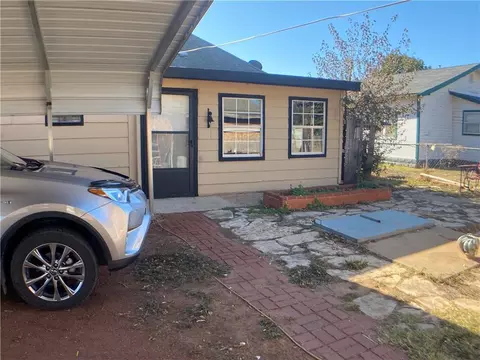 521 E Pecan St, Altus, OK 73521 photo 5