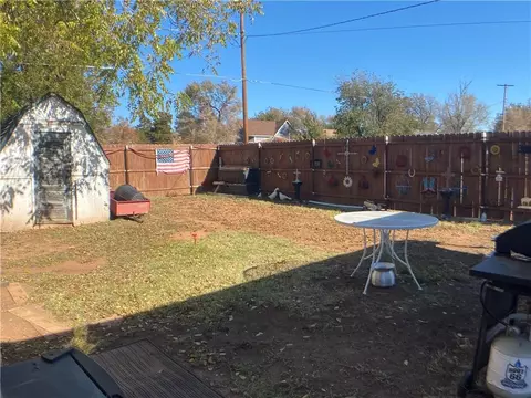 521 E Pecan St, Altus, OK 73521 photo 4