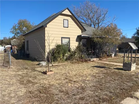 521 E Pecan St, Altus, OK 73521 photo 6
