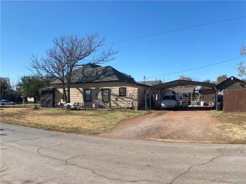 521 E Pecan St, Altus, OK 73521 photo 3