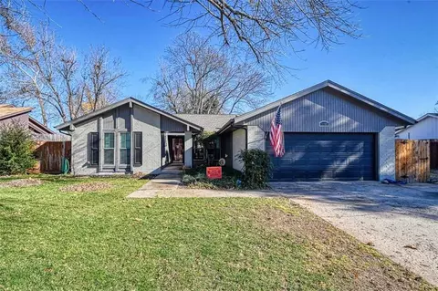 1152 Robin Hood Ln, Norman, OK 73072